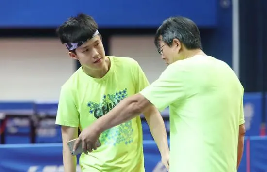 Wang Chuqin, Coach Wu Jingping
王楚钦、教练吴敬平