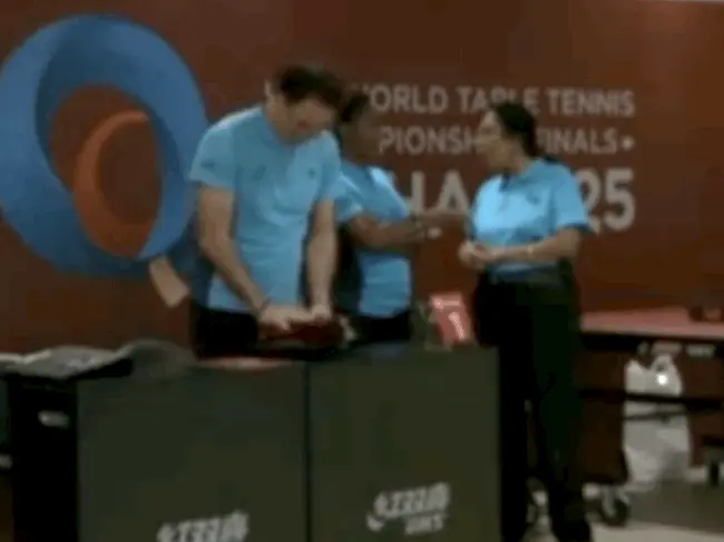How do umpires handle the racket during inspection, WTTC Doha 2025